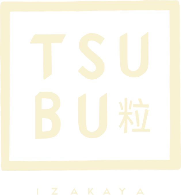 Logotipo del Tsubu: Letras color crema dentro de un marco del mismo color y con la palabra 'izakaya' en japonés en la parte derecha